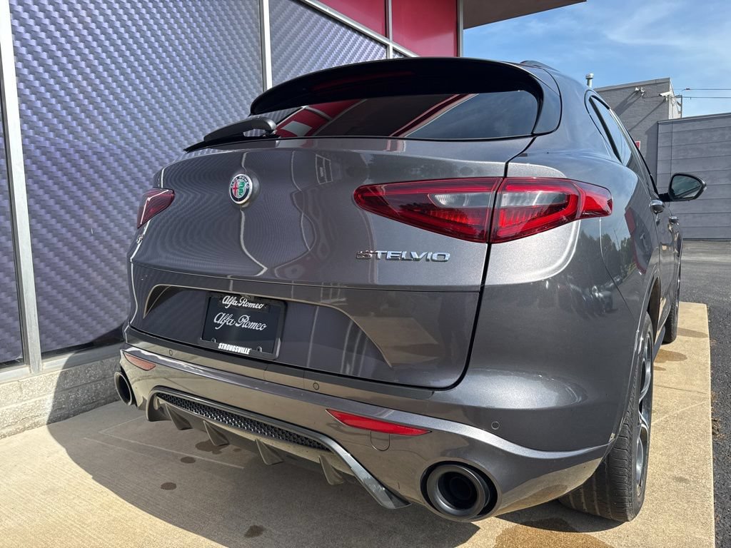 Used 2022 Alfa Romeo Stelvio Veloce AWD/4WD image 7