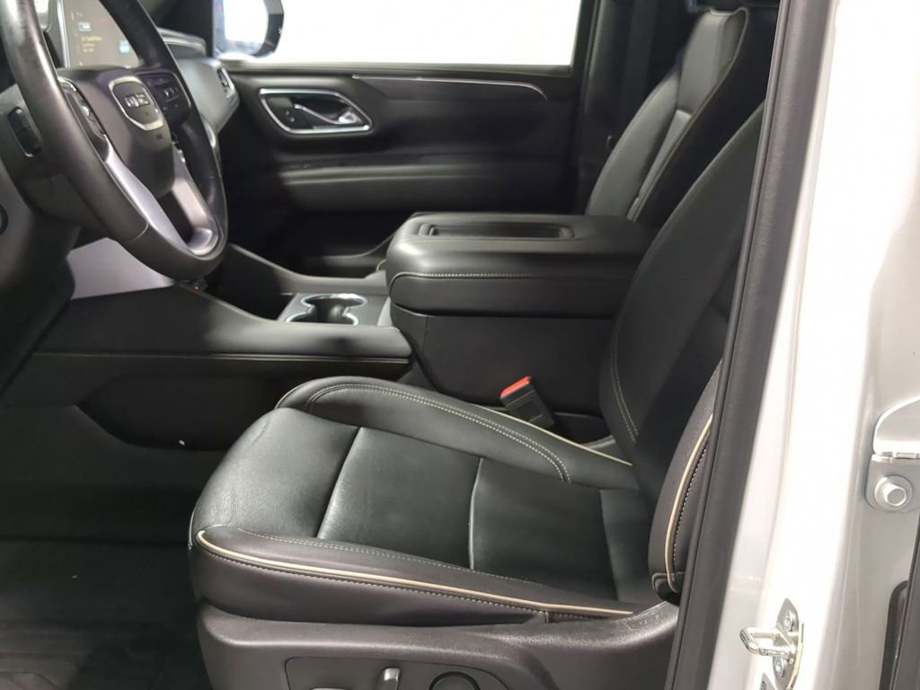 Used 2023 GMC Yukon SLT w/ SLT Premium Package image 16