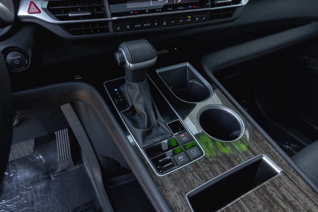 Certified 2025 Toyota Sienna Platinum AWD/4WD image 17