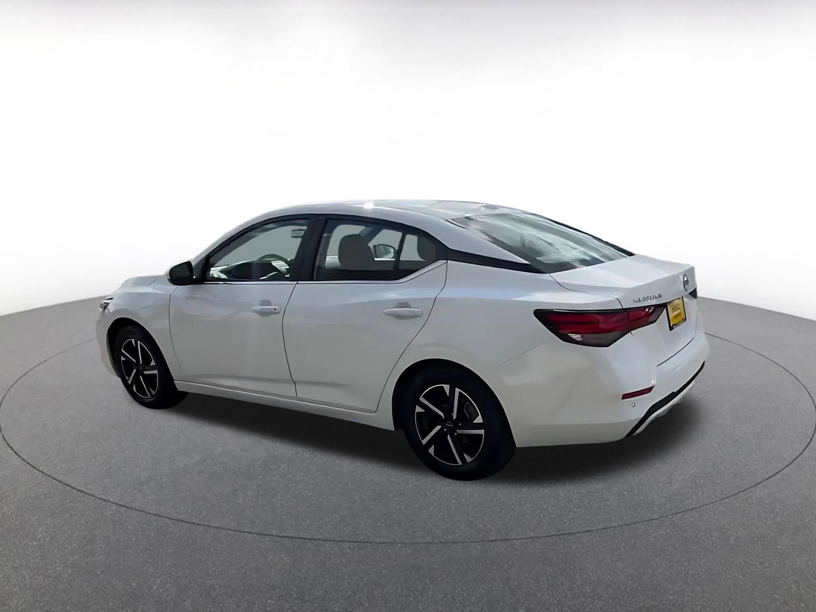 Used 2025 Nissan Sentra SV FWD image 10