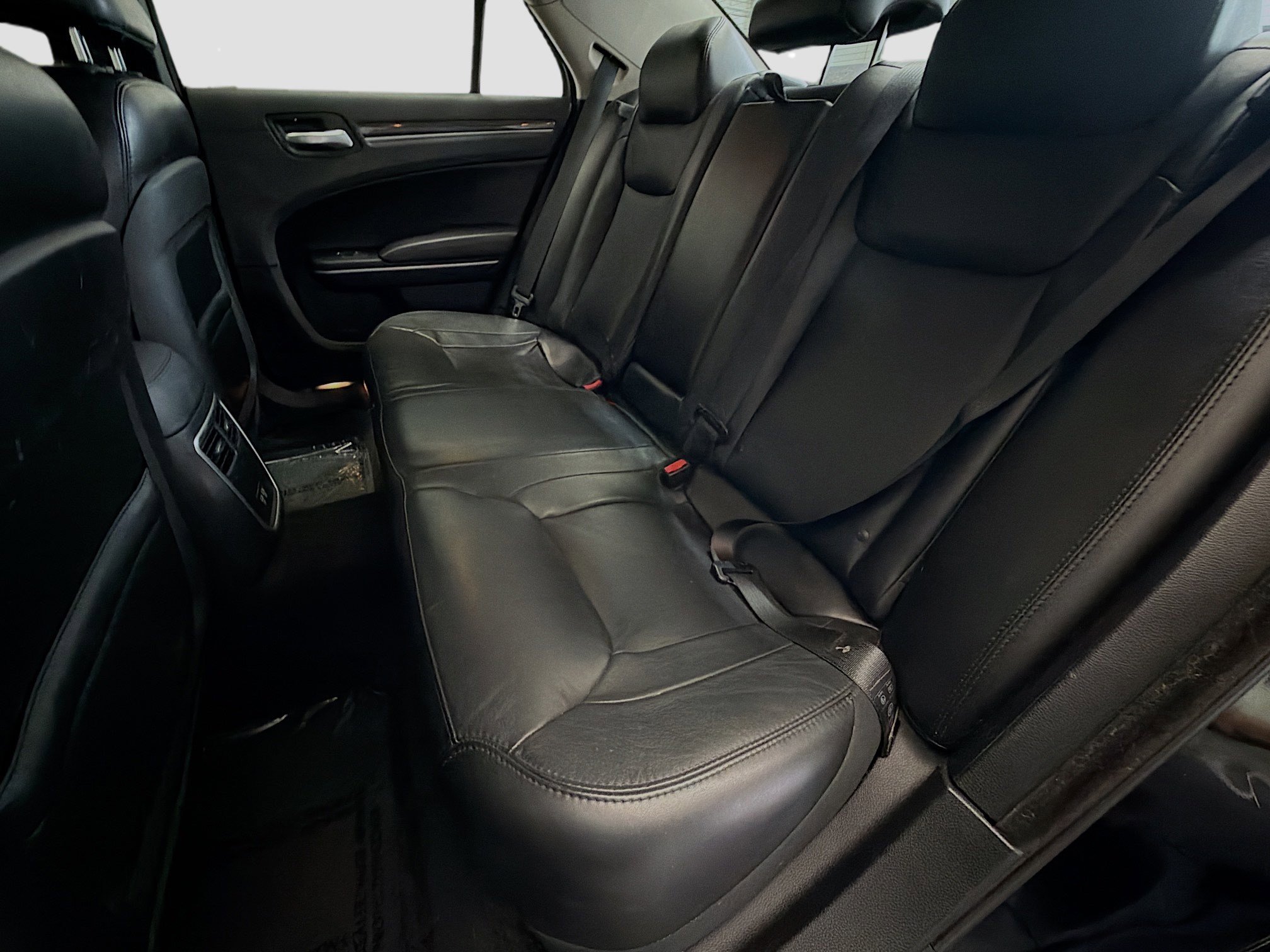 Used 2016 Chrysler 300 Limited image 13