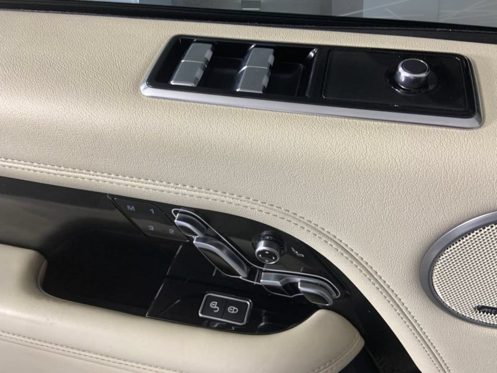 Used 2019 Land Rover Range Rover HSE AWD/4WD image 30
