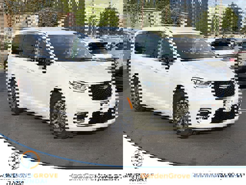 Used 2024 Chrysler Pacifica Select