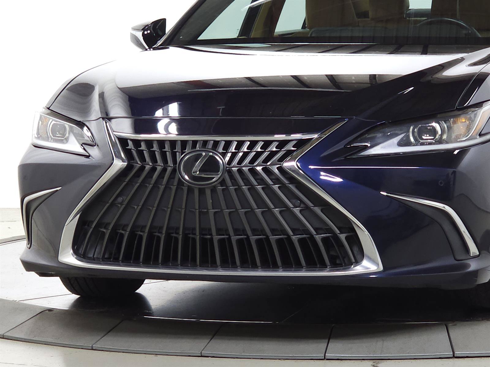 Used 2022 Lexus ES 350 w/ Premium Package FWD image 3