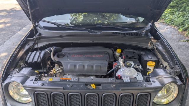 Used 2016 Jeep Renegade Trailhawk w/ Premium Trailhawk Package AWD/4WD image 41