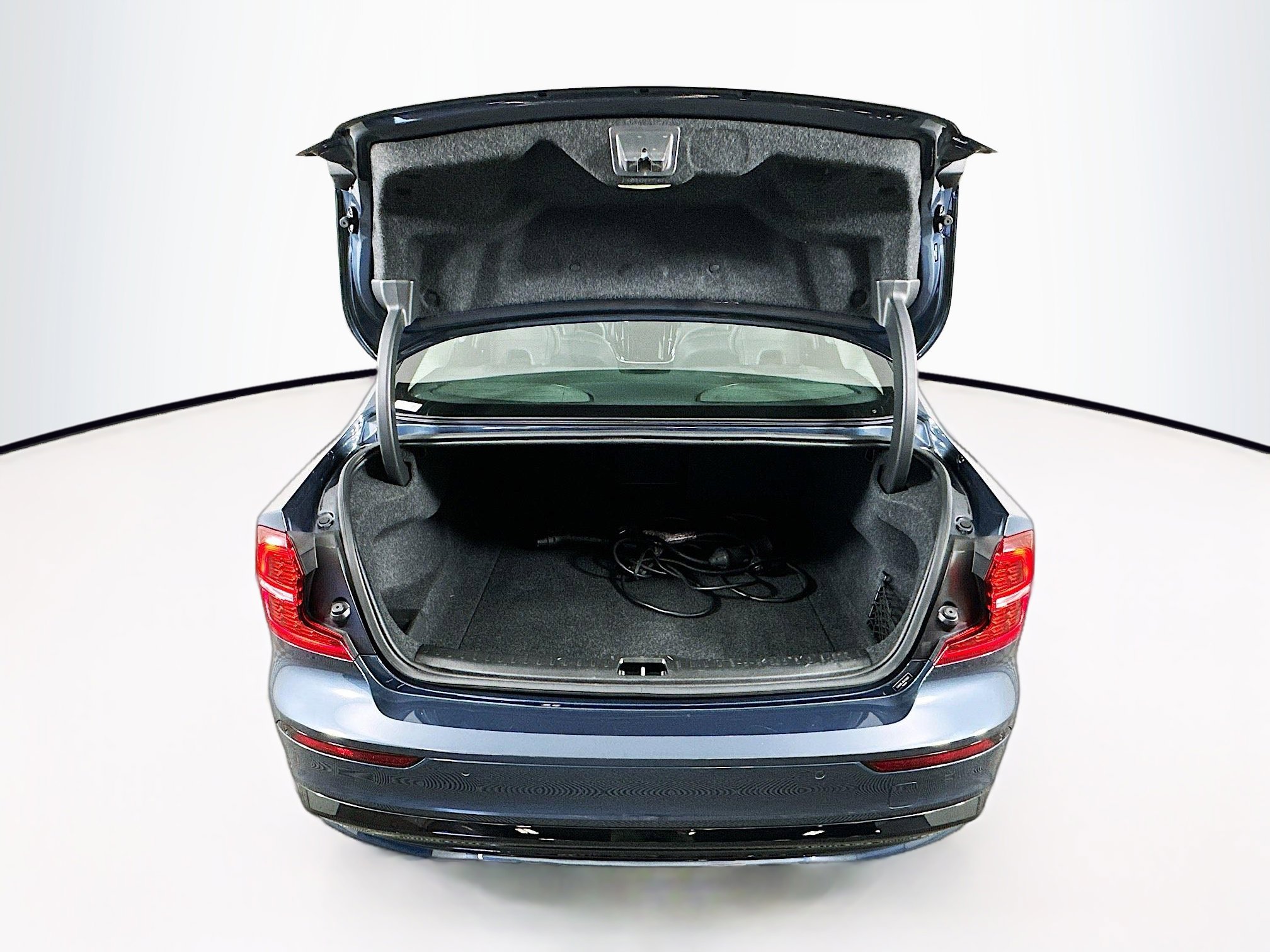 Used 2023 Volvo S60 T8 Plus image 29