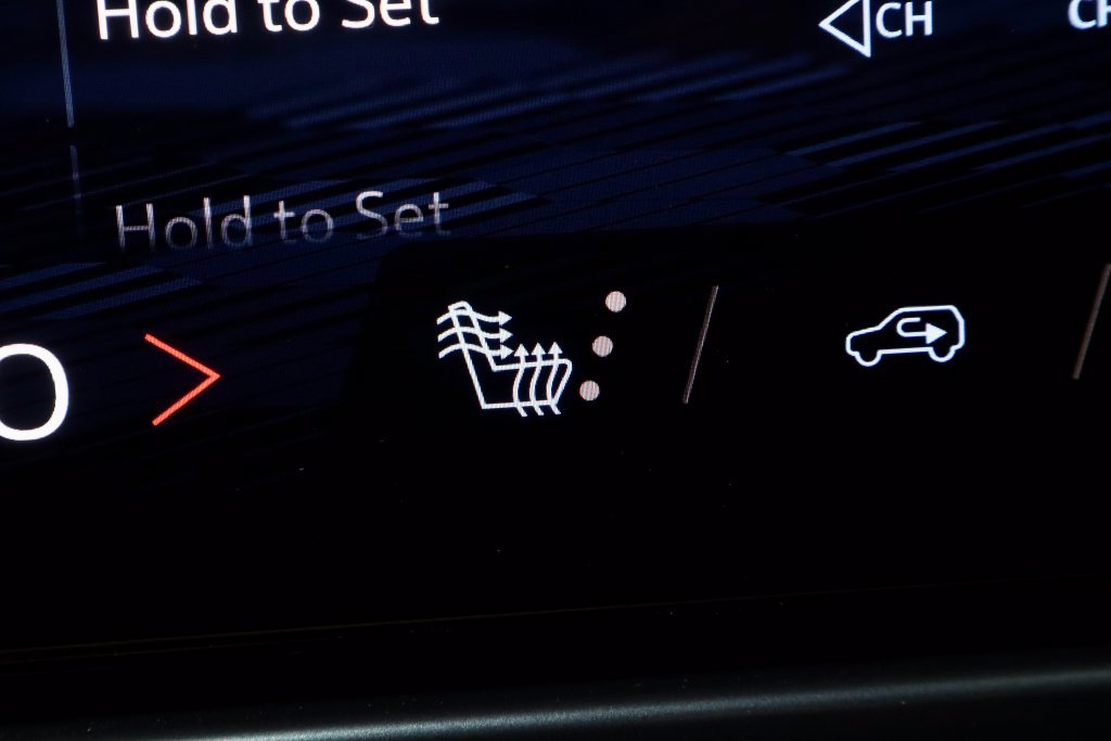 Used 2024 Chevrolet Equinox EV LT FWD image 4