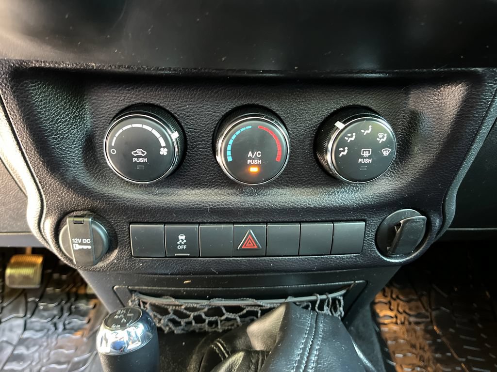 Used 2016 Jeep Wrangler Unlimited Sport w/ Connectivity Group AWD/4WD image 17