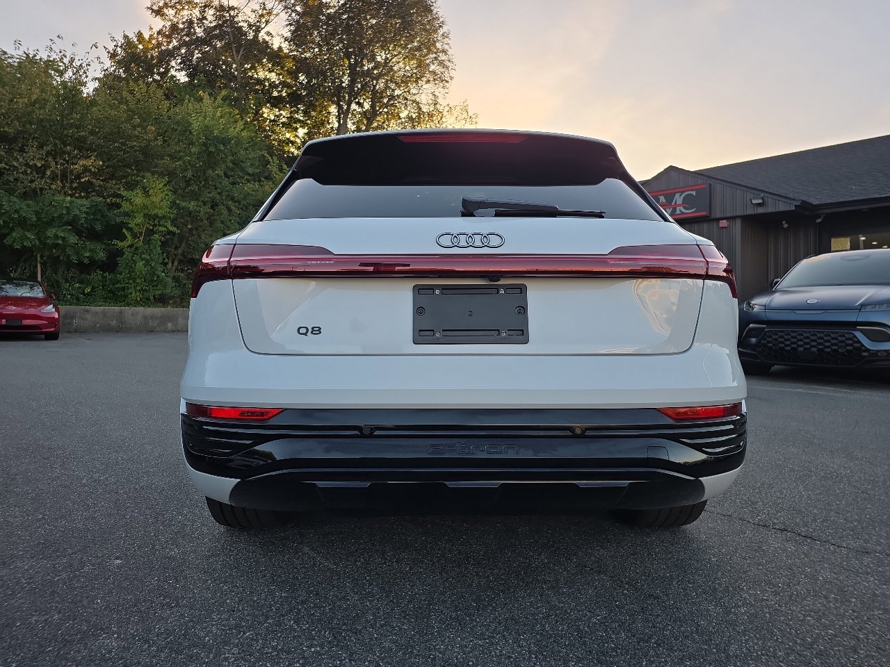 Used 2024 Audi Q8 e-tron Premium Plus w/ Premium Plus Package image 28