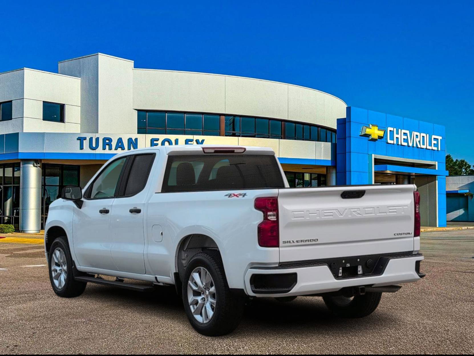 Used 2024 Chevrolet Silverado 1500 Custom image 3