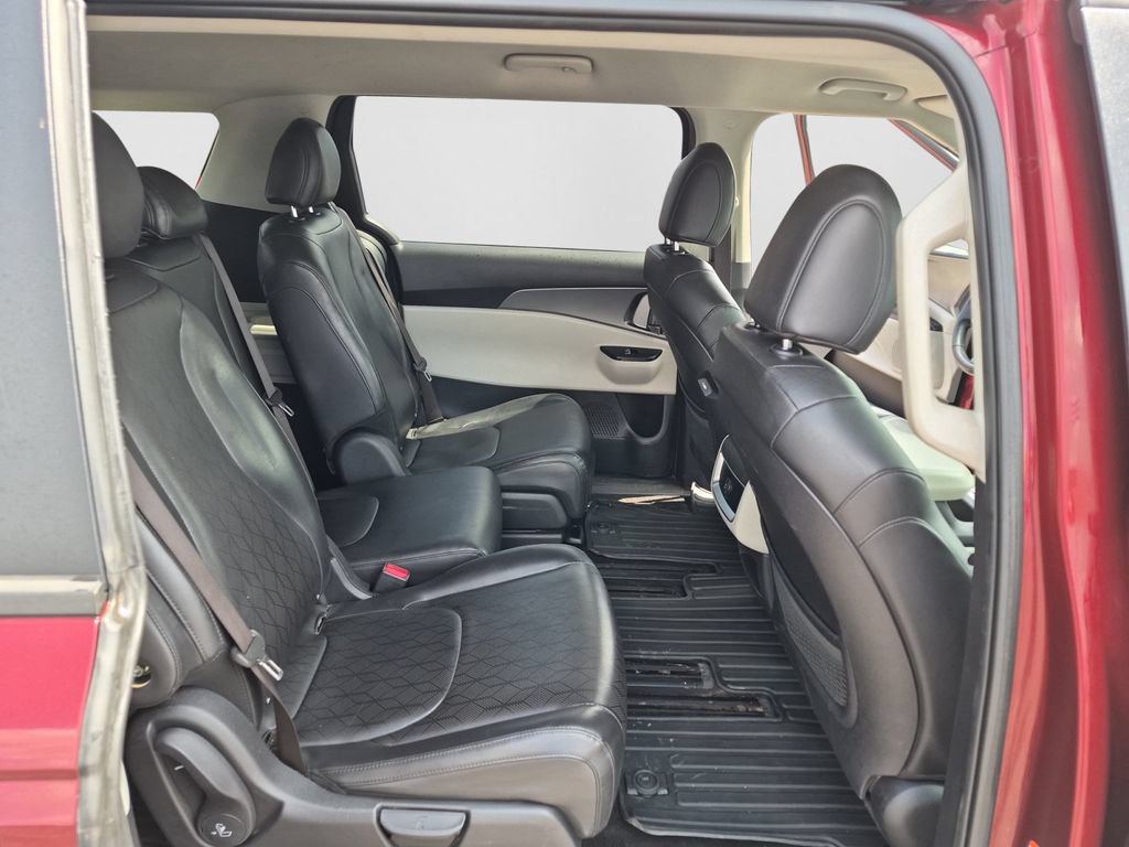 Used 2023 Kia Carnival LX FWD image 26