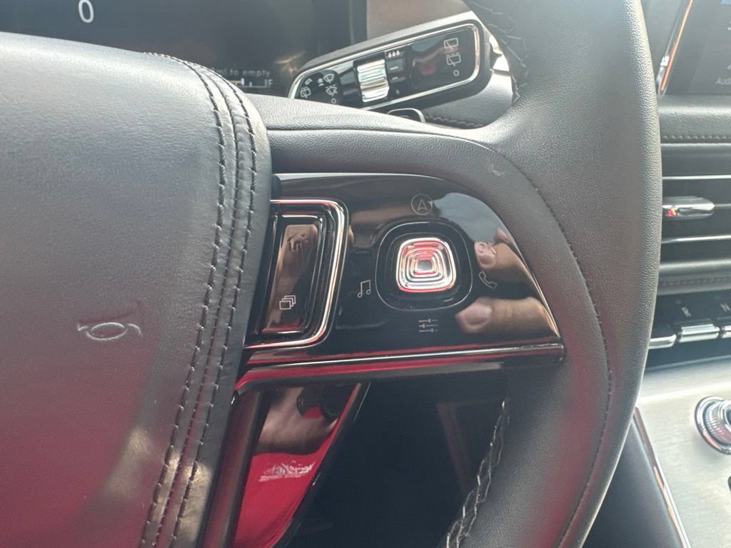 Used 2023 Lincoln Aviator AWD w/ Premium Package image 22