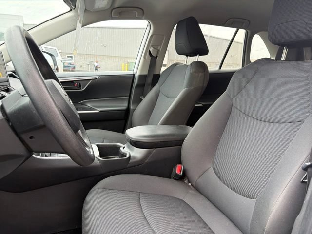 Used 2024 Toyota RAV4 LE AWD/4WD image 15
