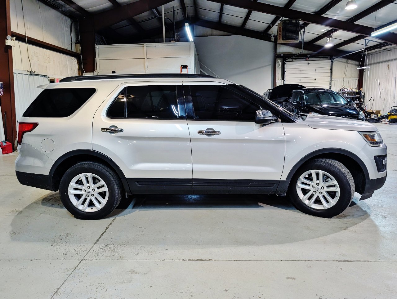 Used 2017 Ford Explorer FWD image 9