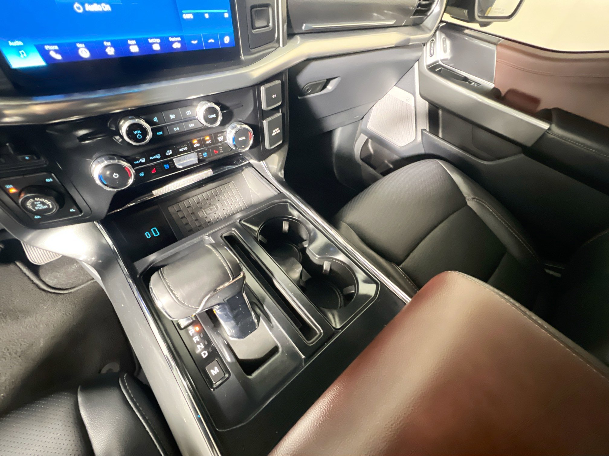 Used 2023 Ford F150 Lariat w/ Equipment Group 502A High image 25