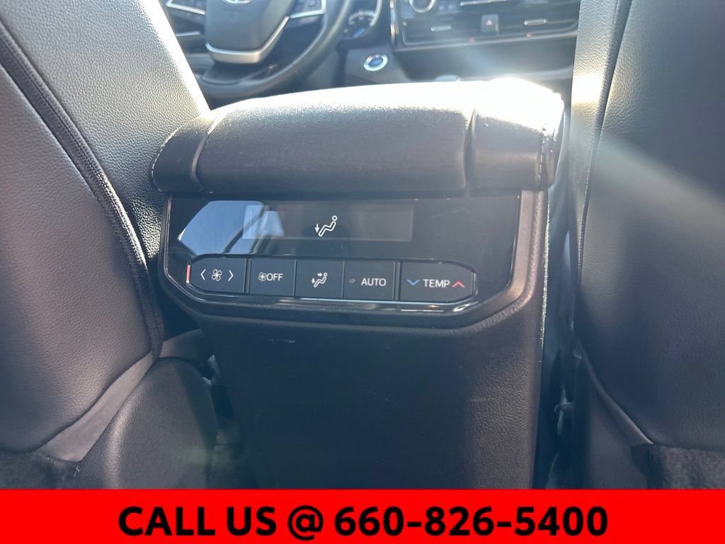 Used 2022 Toyota Highlander XLE AWD/4WD image 10