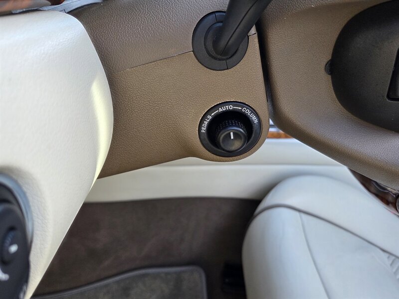 Used 2006 Jaguar XJ8 image 18