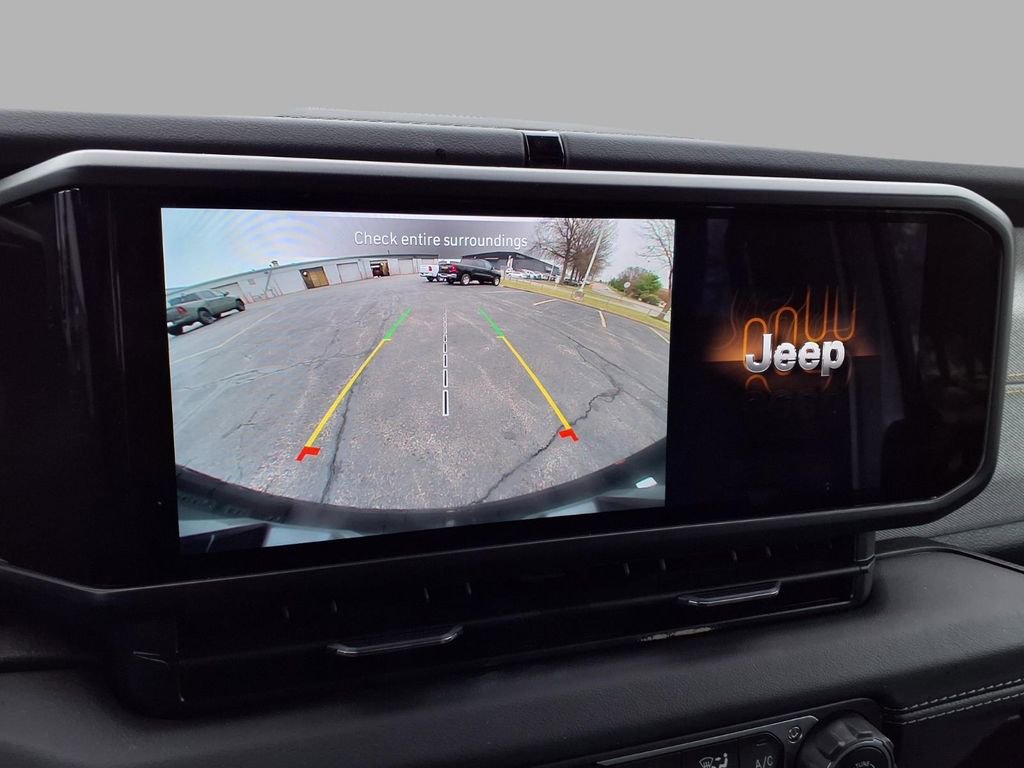 Used 2025 Jeep Wrangler Sahara image 6