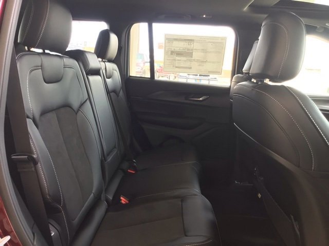New 2025 Jeep Grand Cherokee Altitude image 17