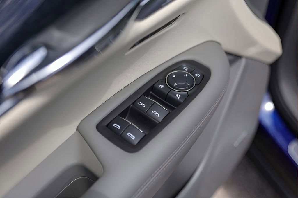 Certified 2025 Cadillac XT6 Premium Luxury w/ Technology Package FWD image 24