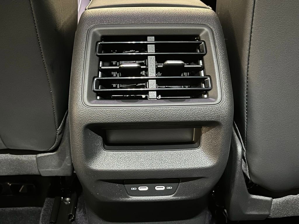 New 2025 Volkswagen Tiguan SE R-Line image 24