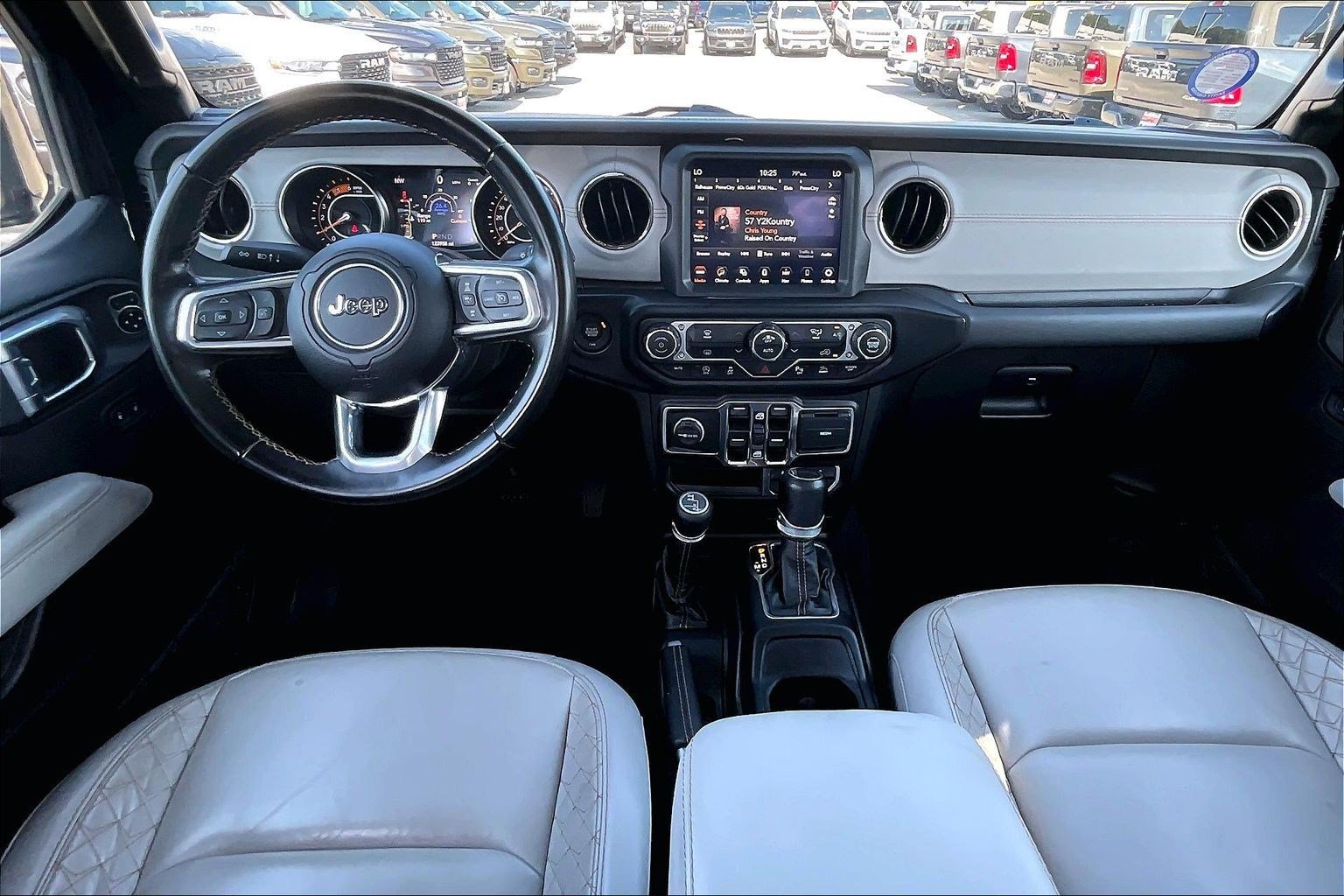 Used 2022 Jeep Gladiator Overland AWD/4WD image 12