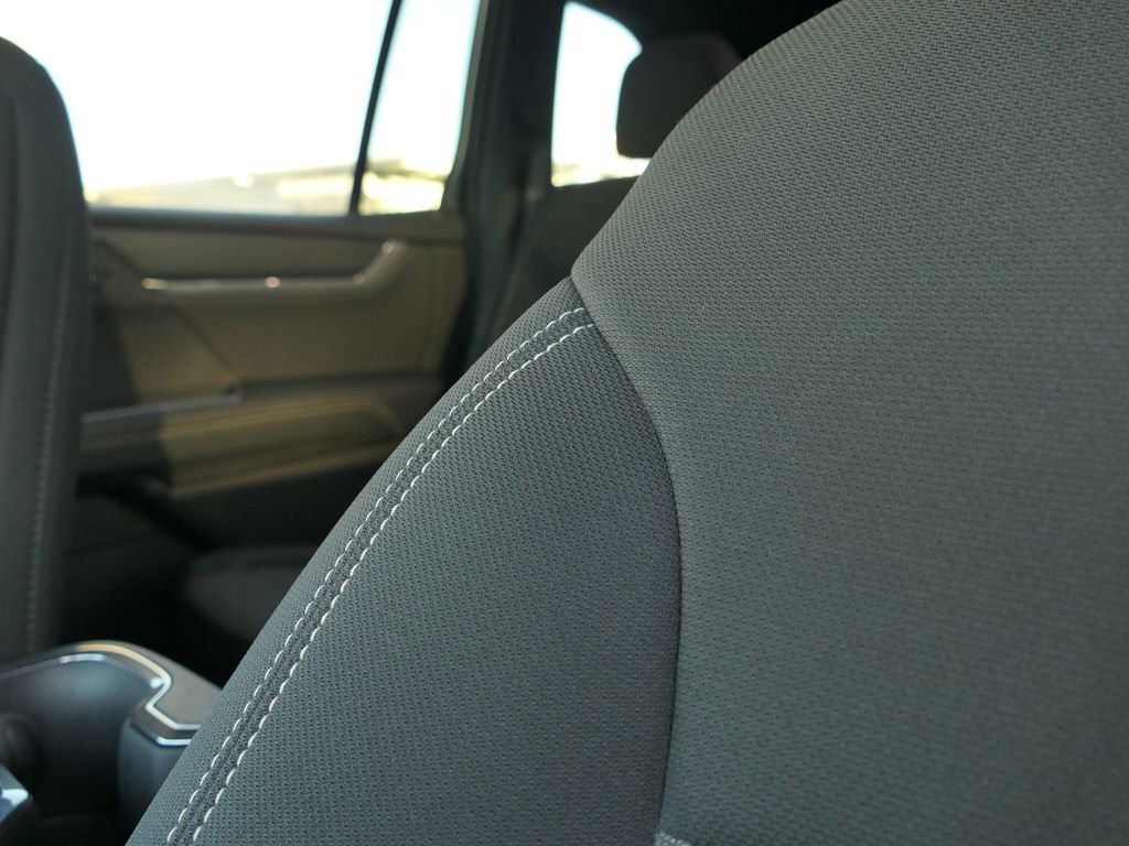 Used 2025 GMC Acadia Elevation image 12