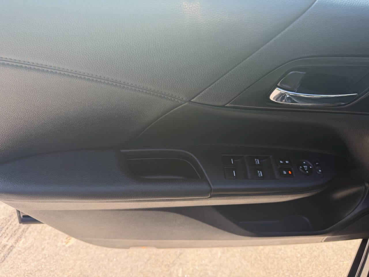 Used 2015 Honda Accord Touring image 27