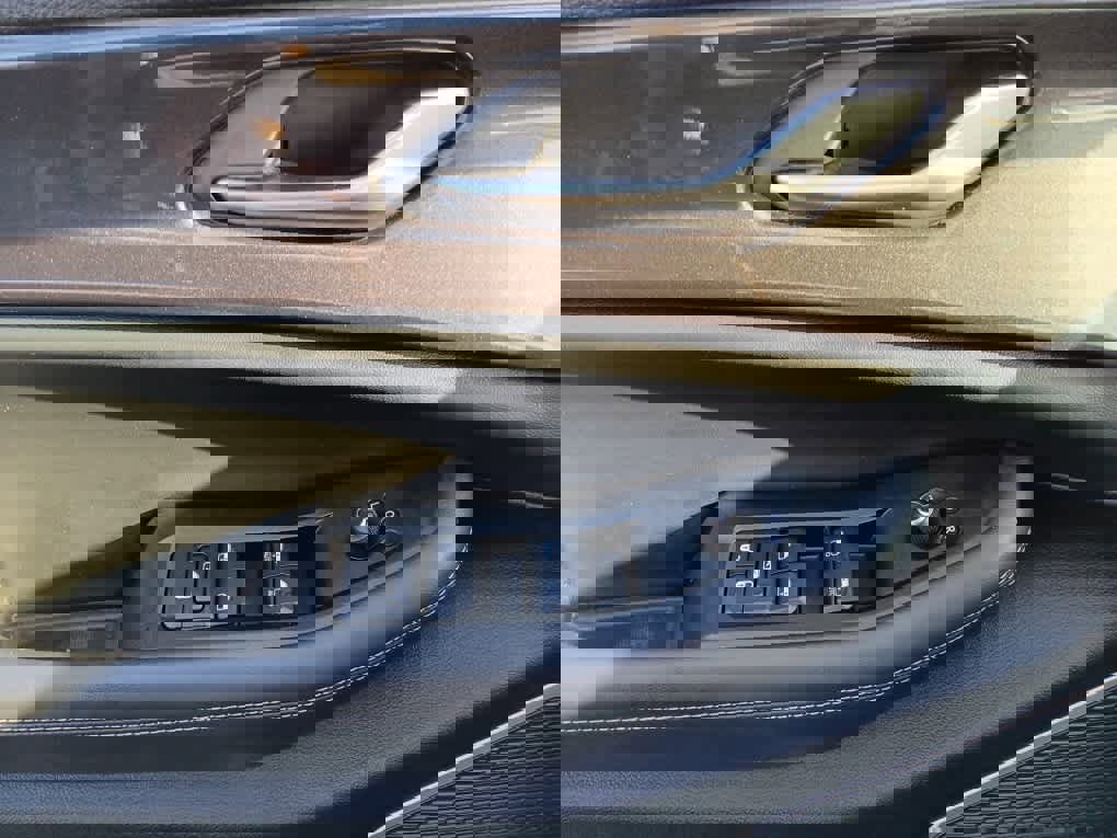 Used 2021 Jeep Grand Cherokee L Laredo w/ Luxury Tech Group I image 32