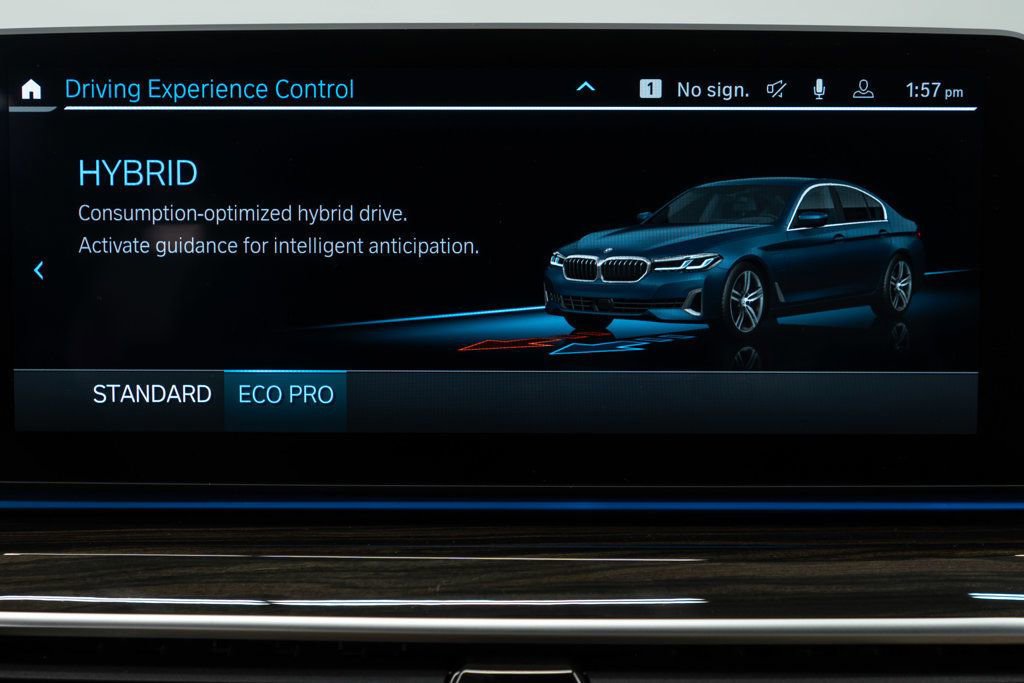 Used 2023 BMW 530e xDrive w/ Premium Package image 24