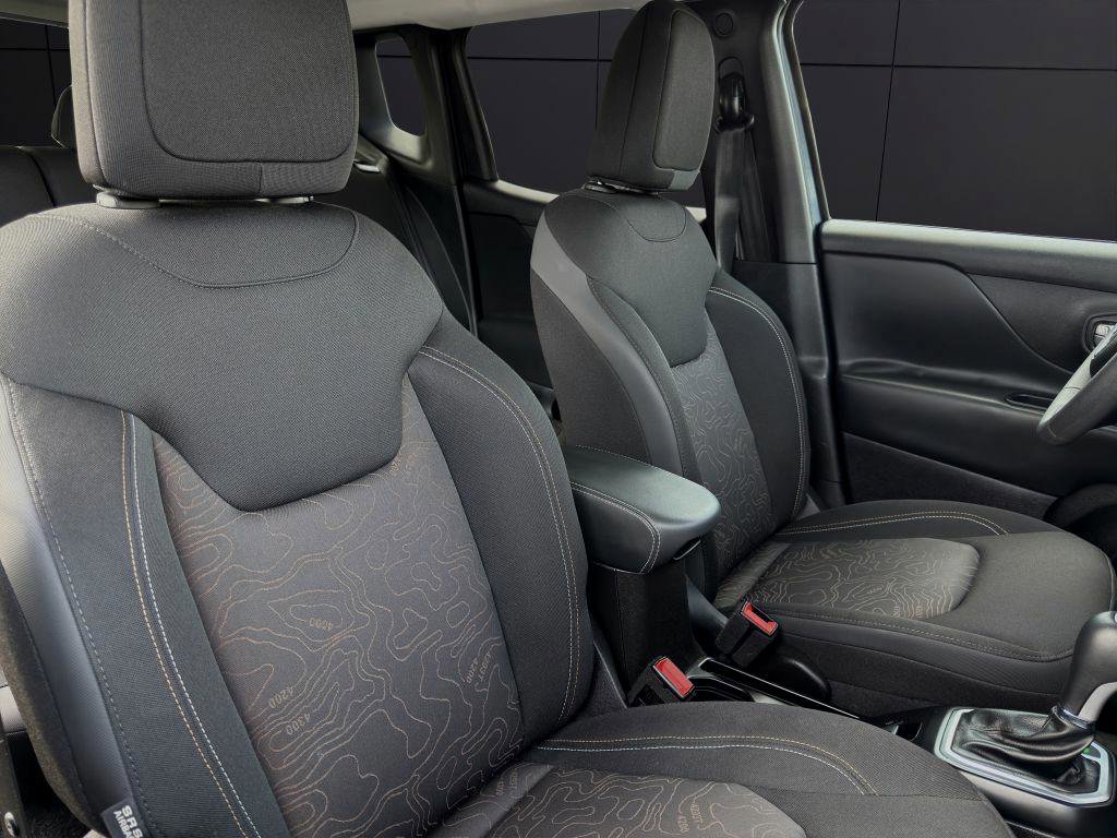 Used 2023 Jeep Renegade Latitude image 14