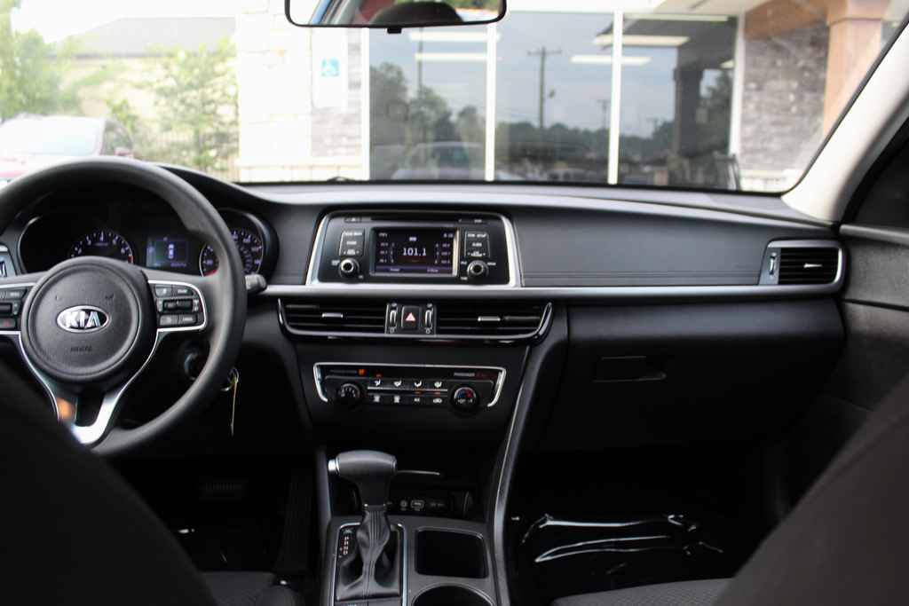 Used 2017 Kia Optima LX FWD image 28