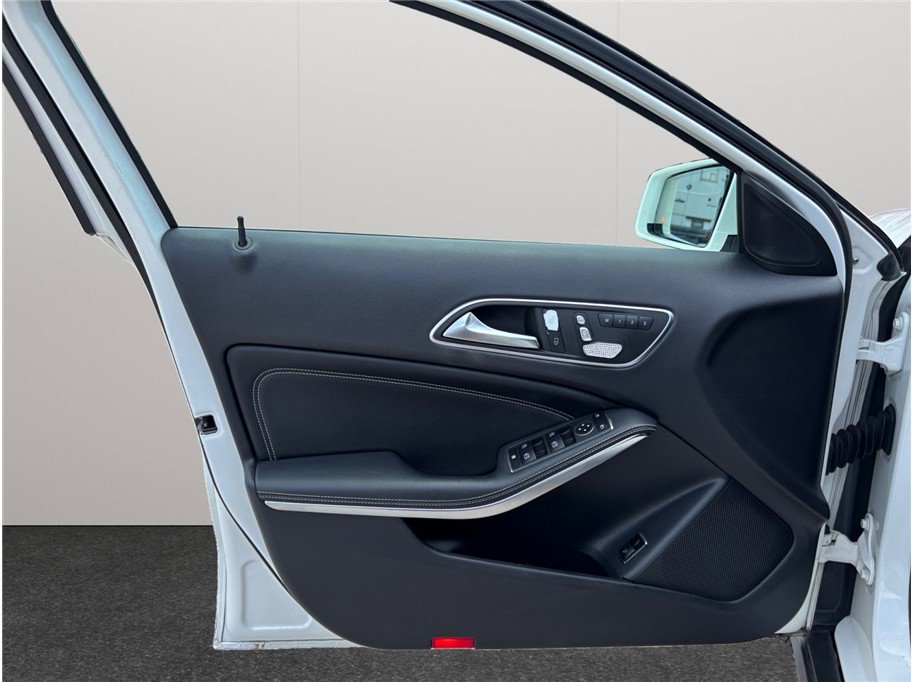 Used 2019 Mercedes-Benz GLA 250 GLA 250 Sport Utility 4D image 18