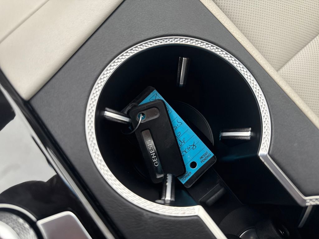 Used 2024 Genesis G70 2.5T image 30