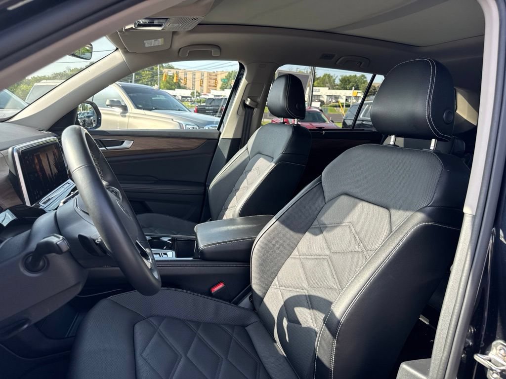 Used 2024 Volkswagen Atlas SE AWD/4WD image 12