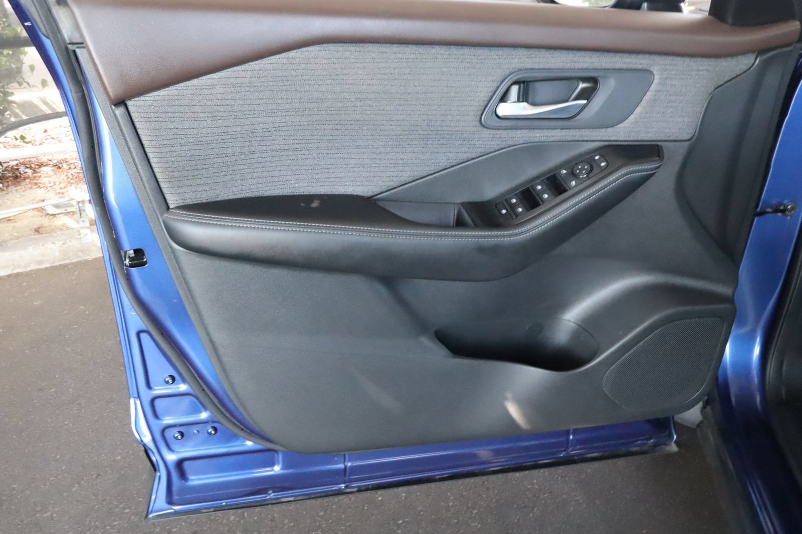 Used 2023 Nissan Rogue SV FWD image 18