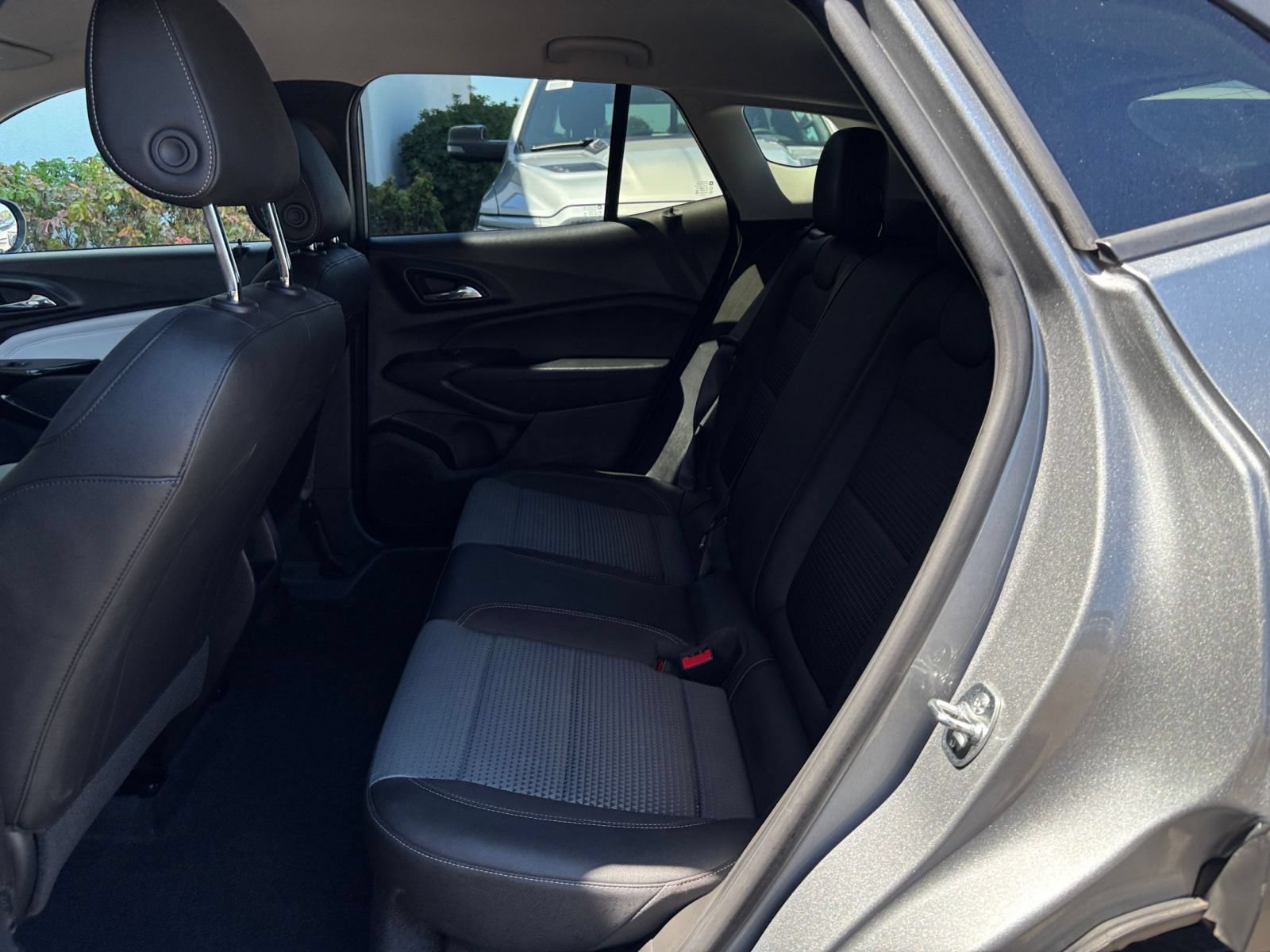 Used 2025 Chevrolet Trax LT FWD image 25