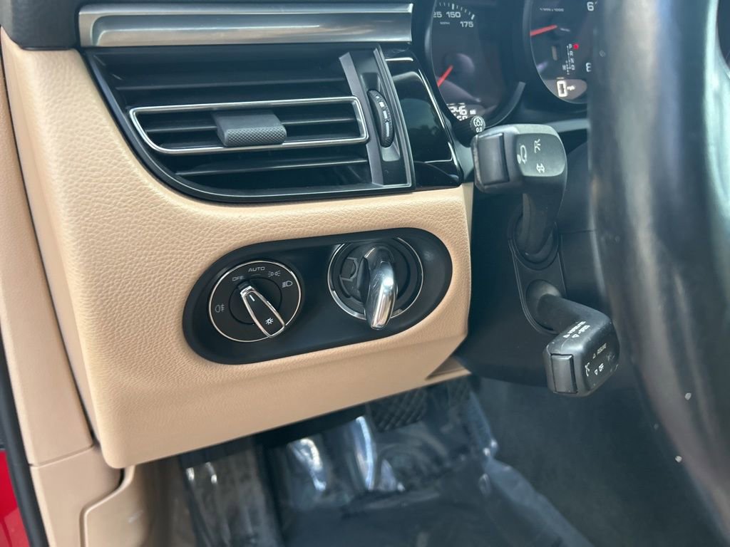 Used 2020 Porsche Macan image 40