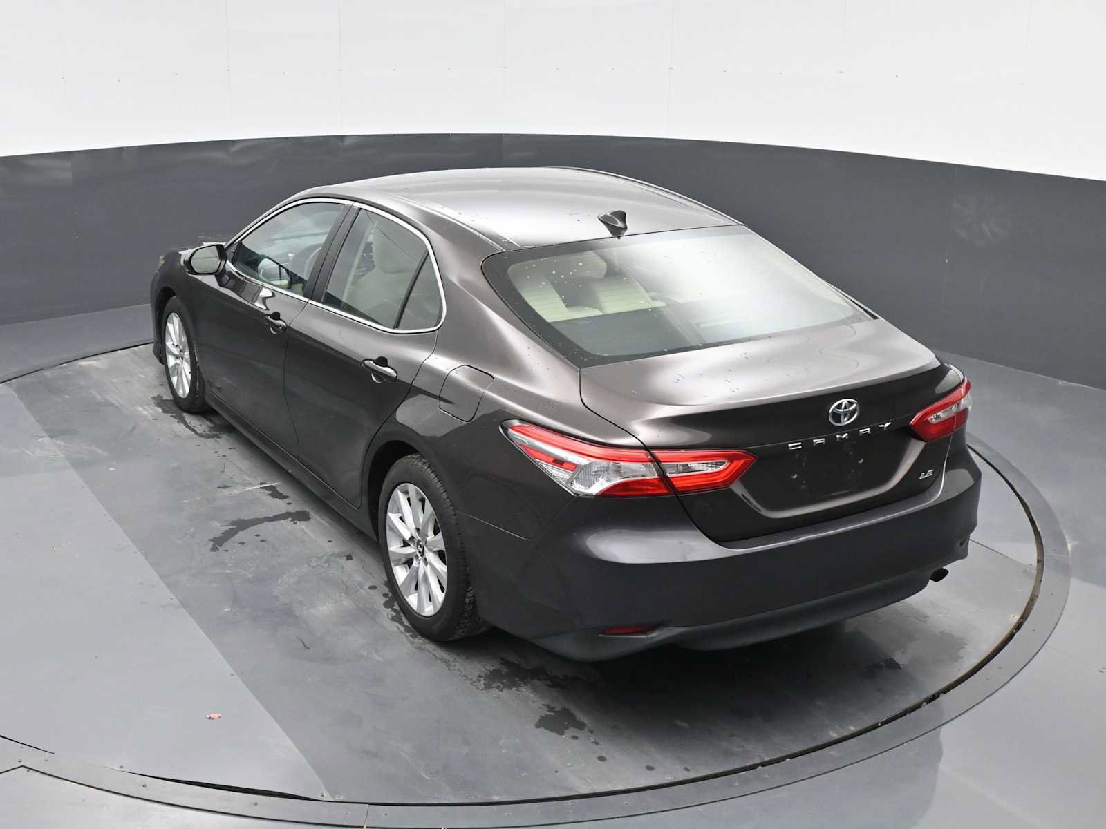 Used 2019 Toyota Camry LE image 20