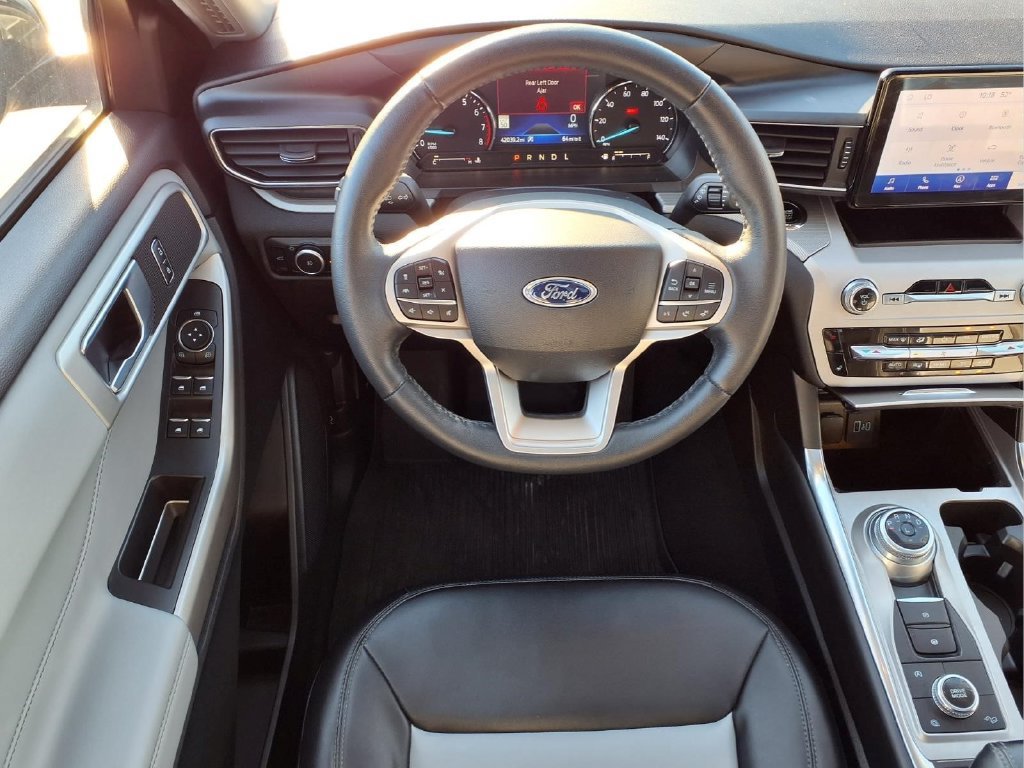 Used 2023 Ford Explorer XLT w/ Equipment Group 202A AWD/4WD image 13