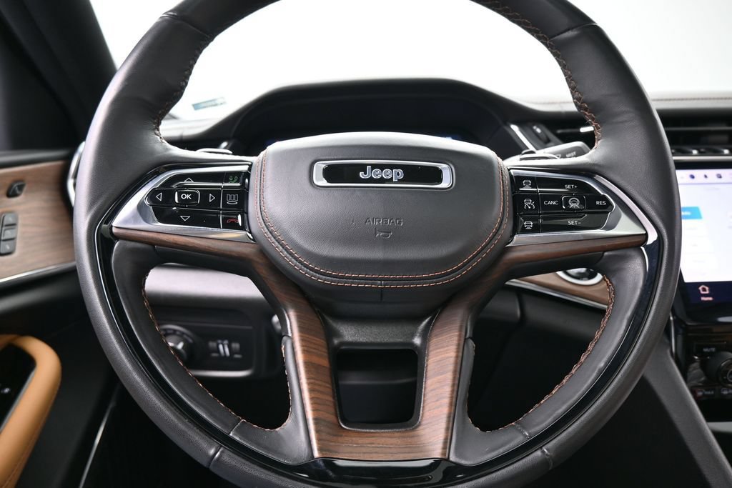 Used 2024 Jeep Grand Cherokee Summit w/ Adv Protech Group IV AWD/4WD image 32