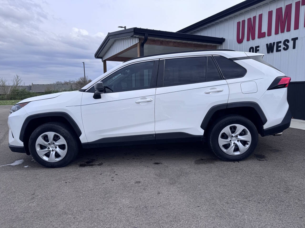 Used 2020 Toyota RAV4 LE FWD image 10