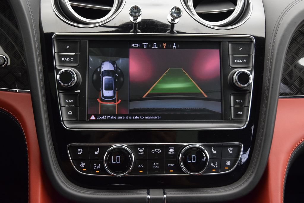 Used 2020 Bentley Bentayga Design Series AWD/4WD image 34