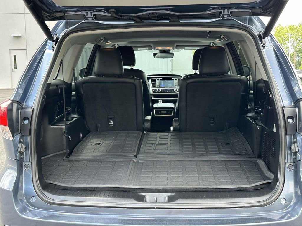 Used 2017 Toyota Highlander Limited AWD/4WD image 8
