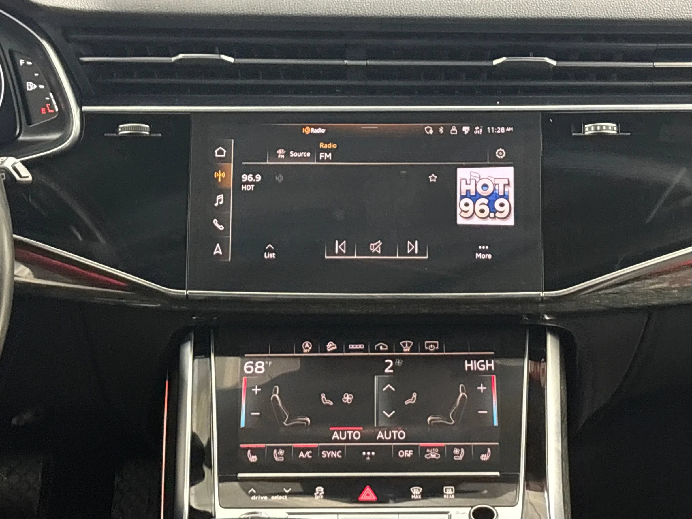 Used 2021 Audi Q7 3.0T Prestige w/ Prestige Package AWD/4WD image 19