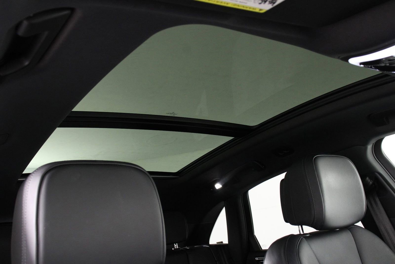 Certified 2025 Porsche Macan image 25