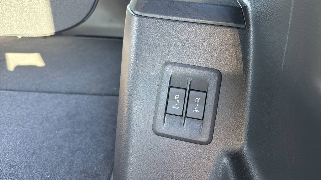 Used 2025 Lexus GX 550 w/ Accessory Package (2T) AWD/4WD image 19