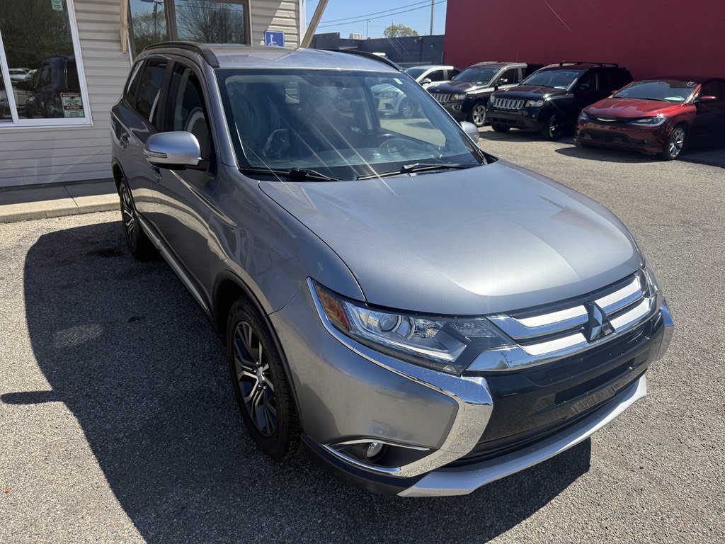 Used 2016 Mitsubishi Outlander SE AWD/4WD image 1