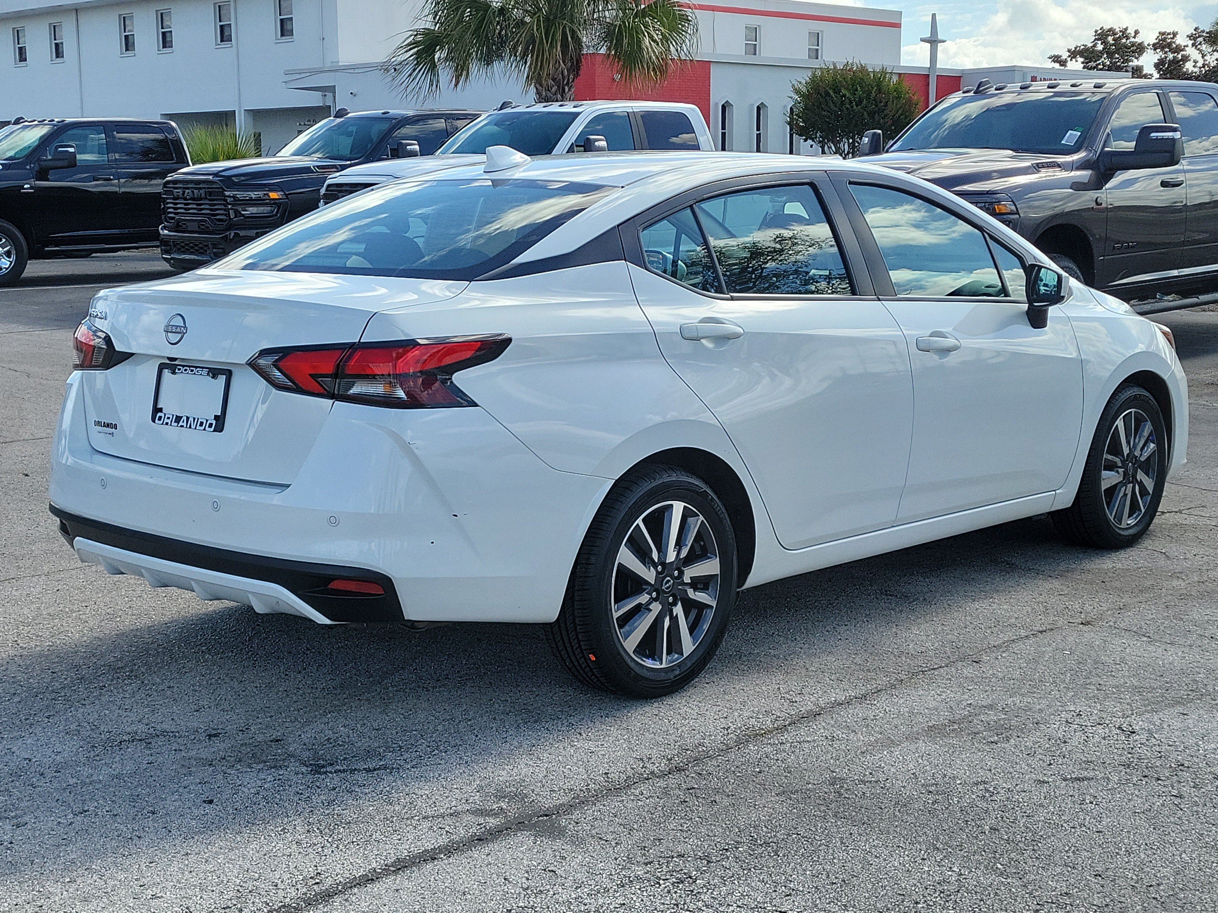 Used 2025 Nissan Versa SV FWD image 7