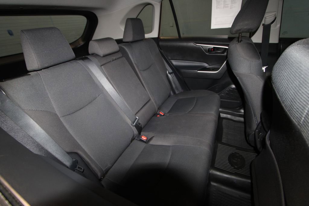 Used 2022 Toyota RAV4 LE image 19